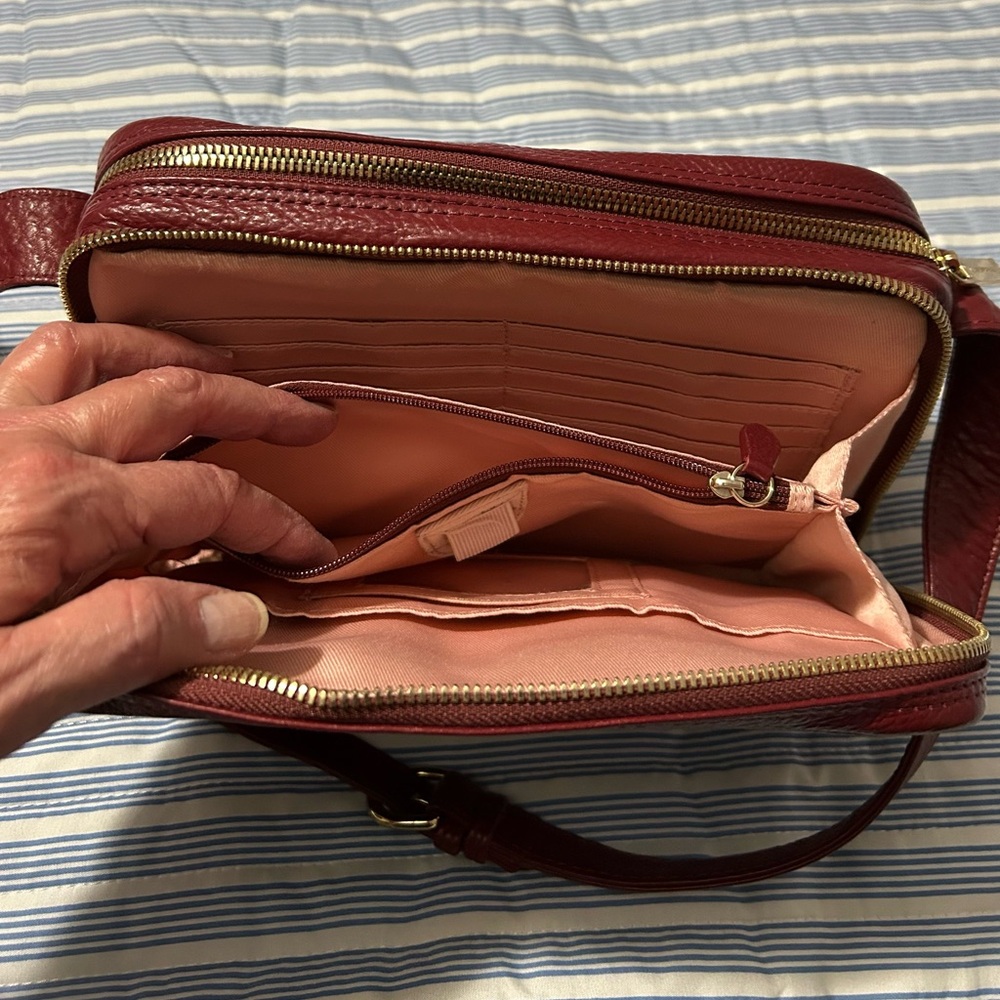 Levenger Burgundy Leather Crossbody ~ good condition! - Picture 7 of 12